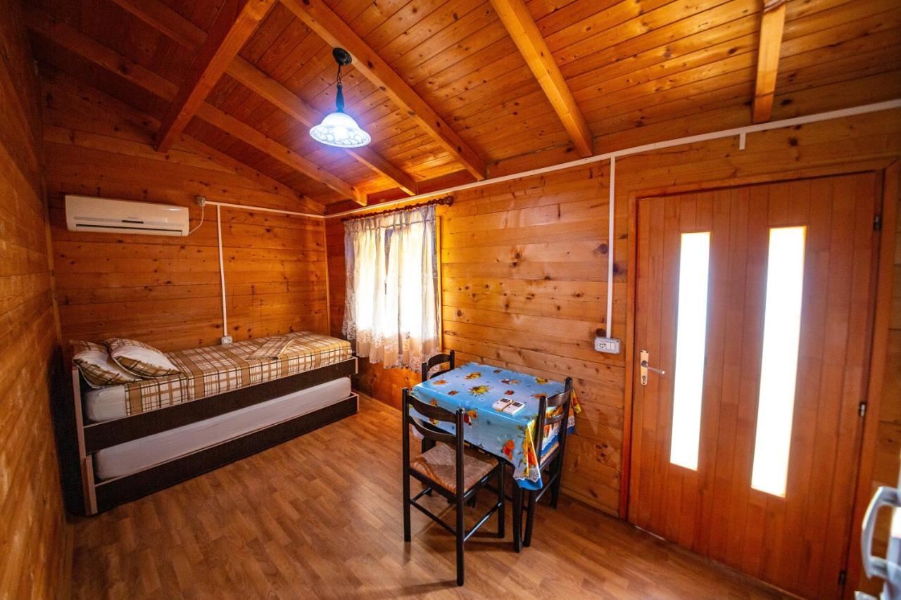 Guest House Luiza Borsh Esterno foto
