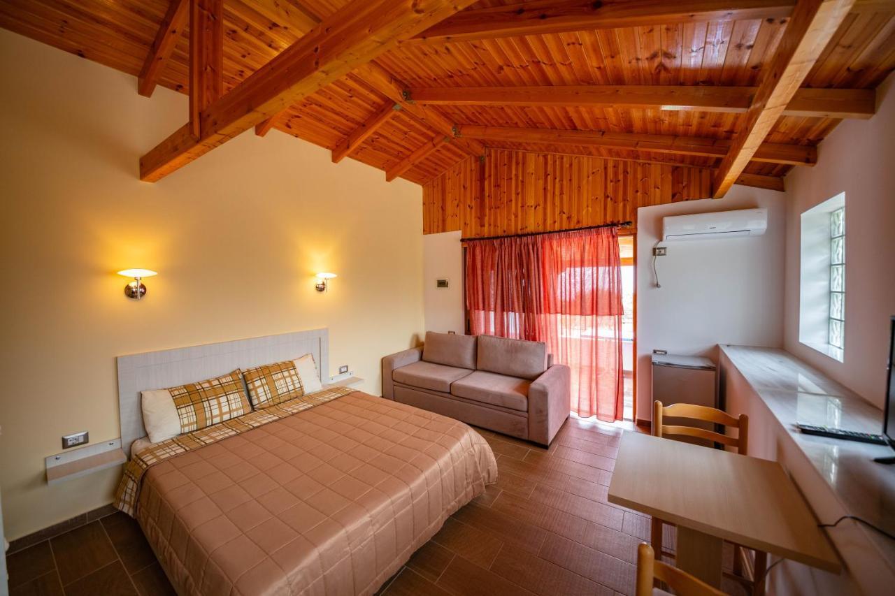 Guest House Luiza Borsh Esterno foto
