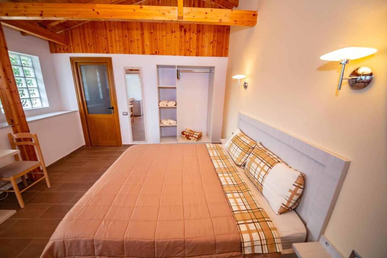 Guest House Luiza Borsh Esterno foto