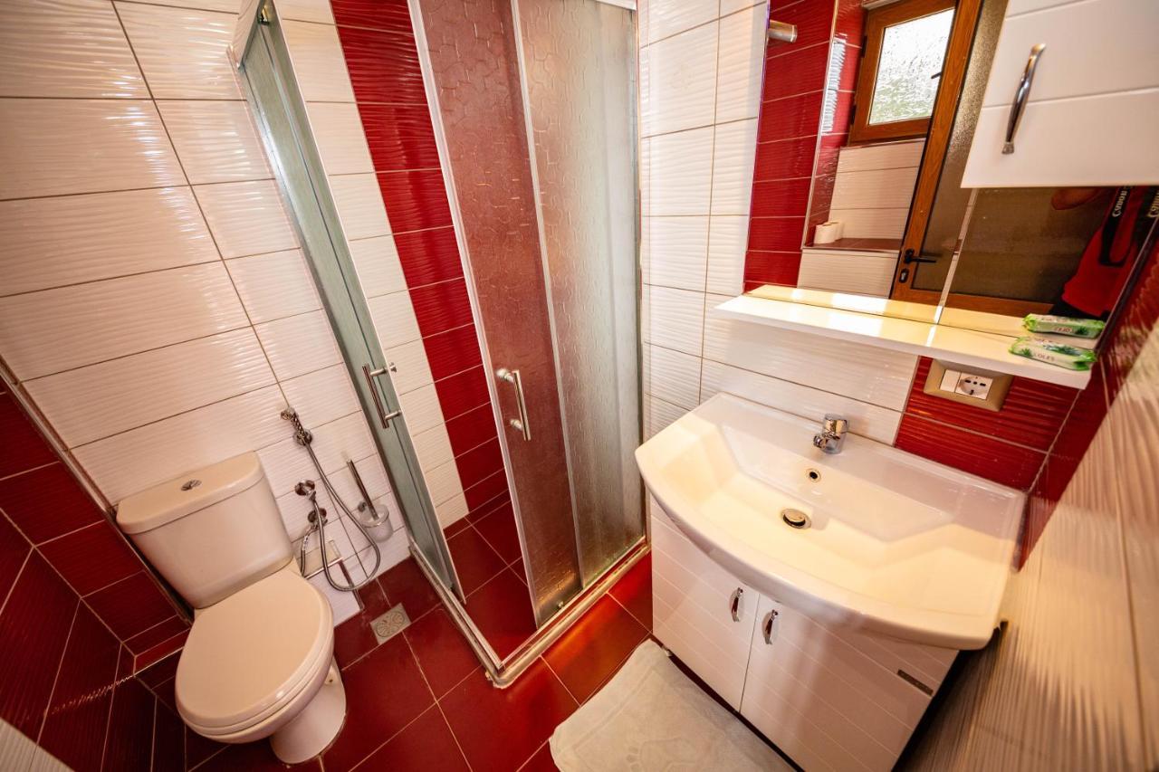 Guest House Luiza Borsh Esterno foto